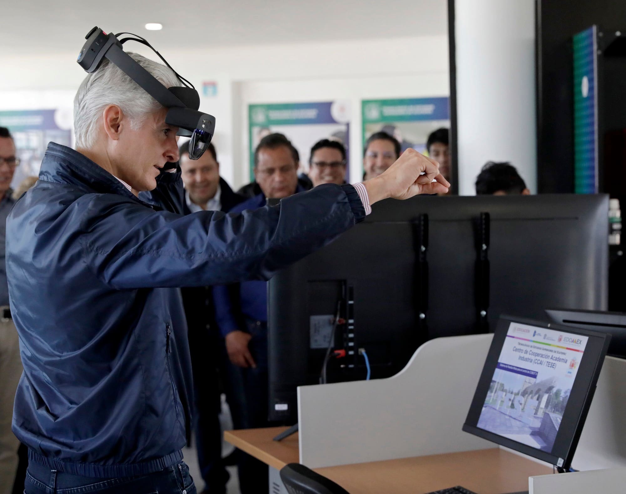Entrega Alfredo del Mazo la beca "Ciencia Edomex" Impressiones mx