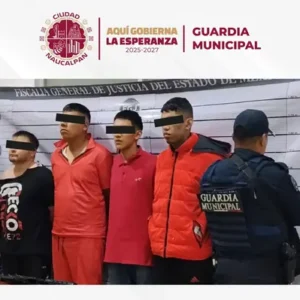 Detienen a 4 hombres con armas y presuntas drogas en Naucalpan