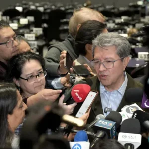 Morena admite riesgo en Plan B por rebelión del PT