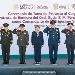 Viento derriba mampara en acto de Delfina Gómez en Santa Lucía