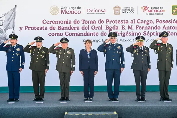 Viento derriba mampara en acto de Delfina Gómez en Santa Lucía