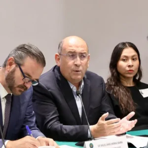 Moreira alerta por riesgos a la libertad editorial