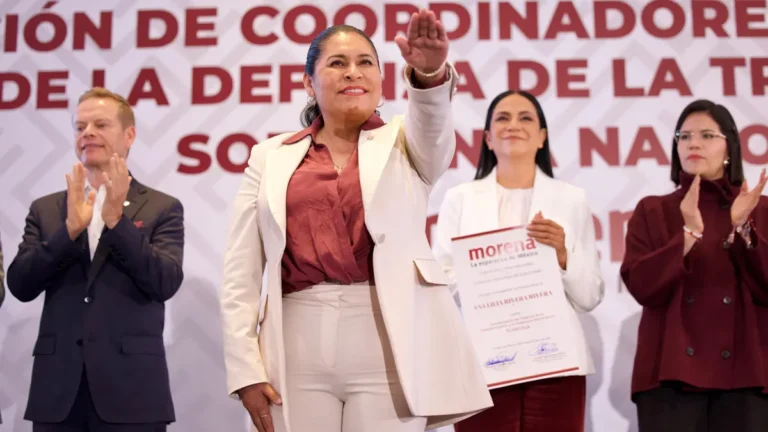 Ana Lilia Rivera durante su presentación como coordinadora estatal de la Defensa de la Transformación en Tlaxcala.