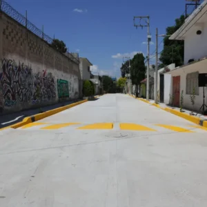 Calle pavimentada con concreto hidráulico en San Francisco de Asís, Ecatepec