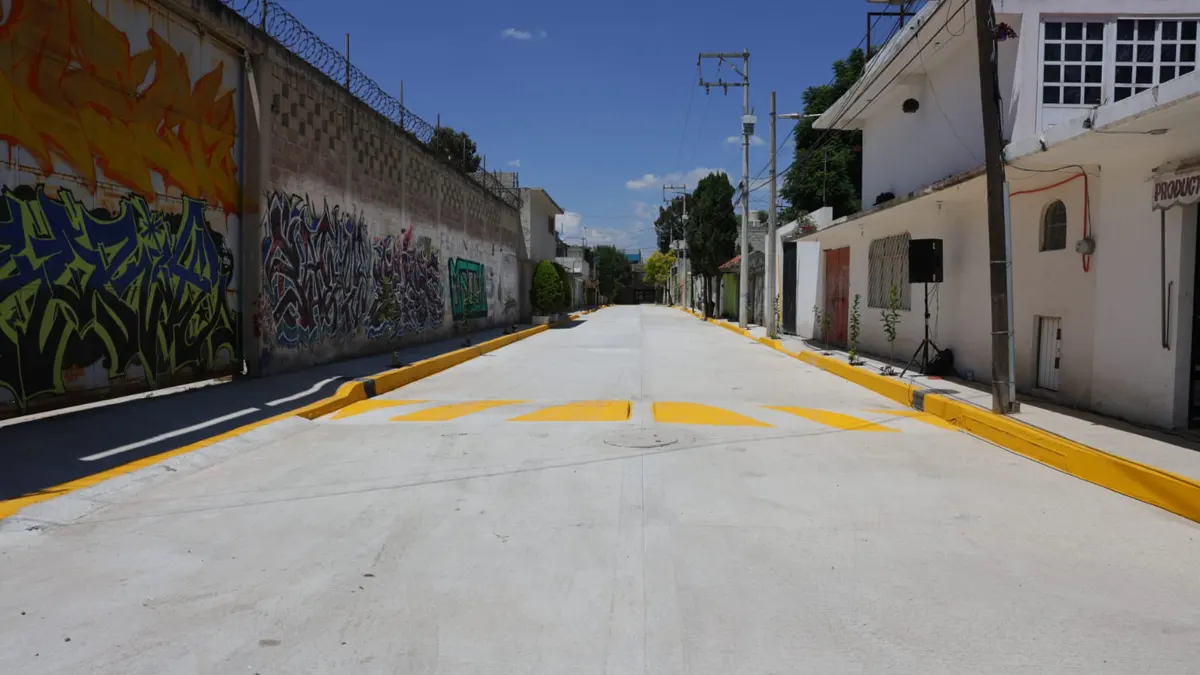 Calle pavimentada con concreto hidráulico en San Francisco de Asís, Ecatepec