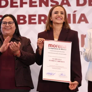 Clara Luz Flores durante su presentación como coordinadora estatal de la Defensa de la Transformación en Nuevo León.