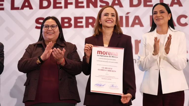 Clara Luz Flores durante su presentación como coordinadora estatal de la Defensa de la Transformación en Nuevo León.