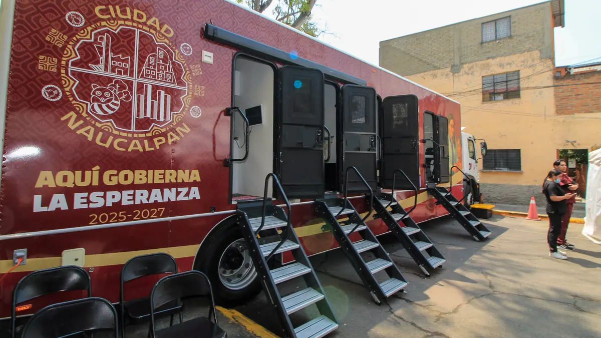 Unidad médica móvil brinda servicios de salud a habitantes de Naucalpan.
