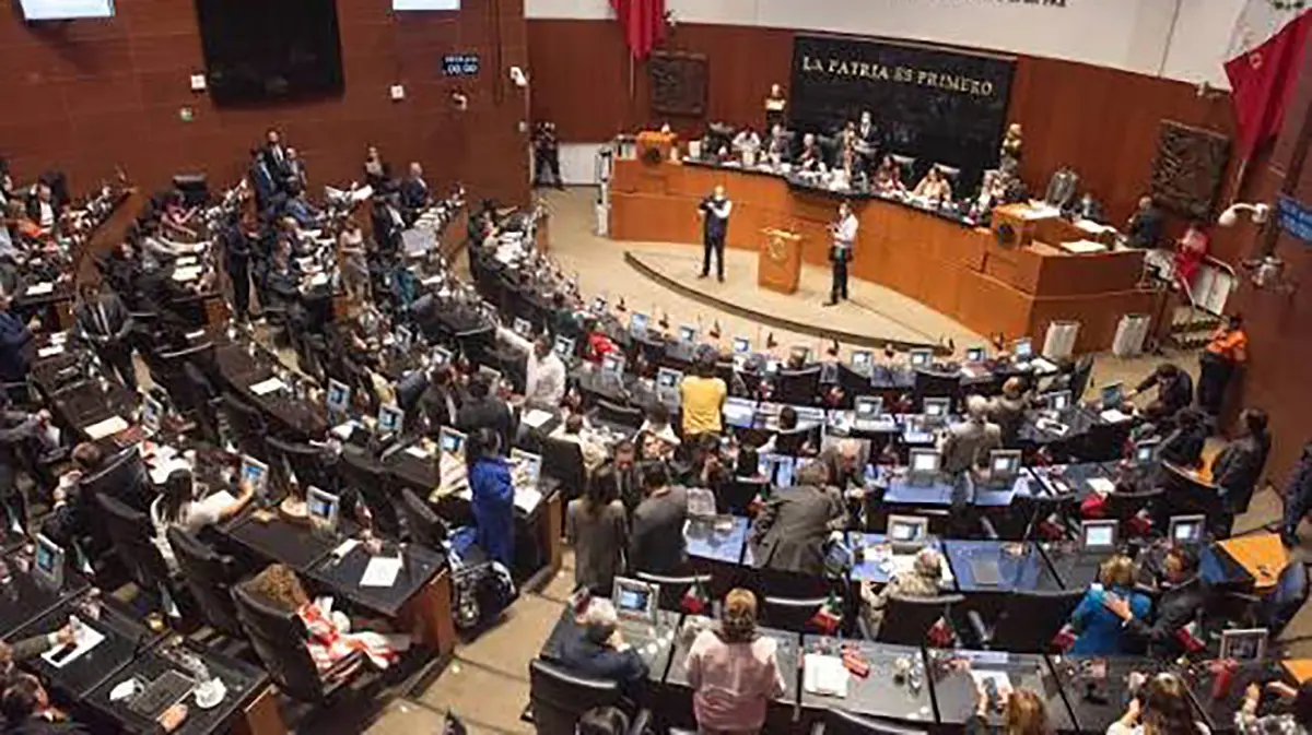 <img width="1200" height="673" data-src="https://impressiones.com.mx/wp-content/uploads/2026/09/senado.webp" class="attachment-alt size-alt" alt="" decoding="async" fetchpriority="high" data-srcset="https://impressiones.com.mx/wp-content/uploads/2026/09/senado.webp 1200w, https://impressiones.com.mx/wp-content/uploads/2026/09/senado-600x337.webp 600w, https://impressiones.com.mx/wp-content/uploads/2026/09/senado-1080x606.webp 1080w, https://impressiones.com.mx/wp-content/uploads/2026/09/senado-768x431.webp 768w" data-sizes="(max-width: 1200px) 100vw, 1200px" />