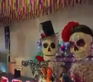 Celebración del Día de Muertos anunciada en Atizapán de Zaragoza, con exhibición de ofrendas y un espacio dedicado a la Isla de las Muñecas.