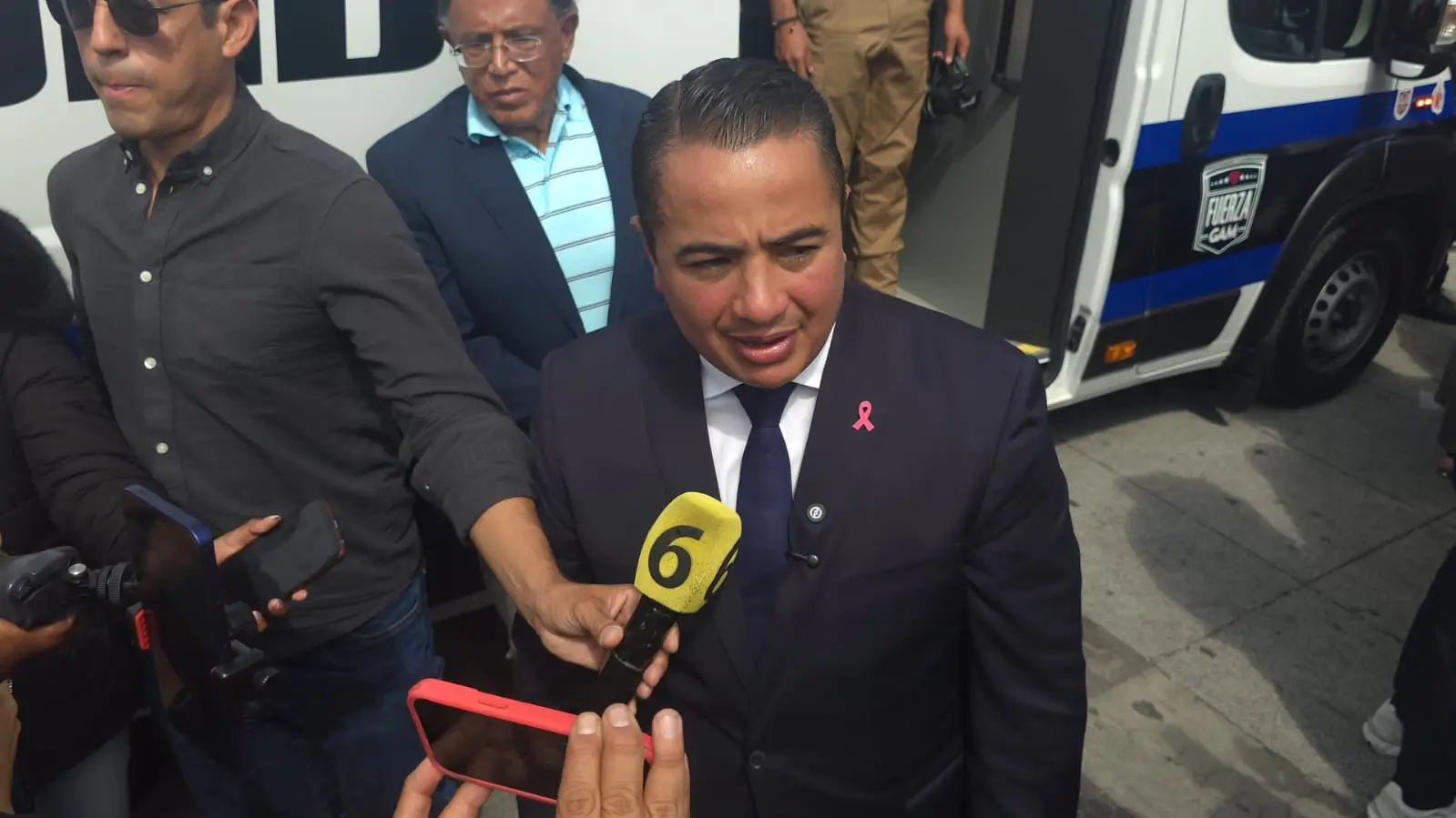Jancarlo Lozano, alcalde de GAM en entrevista con los medios de comunicación